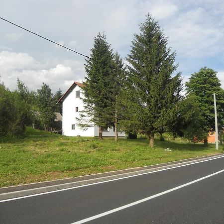 Apartman Dosen Licko Petrovo Selo Exterior photo