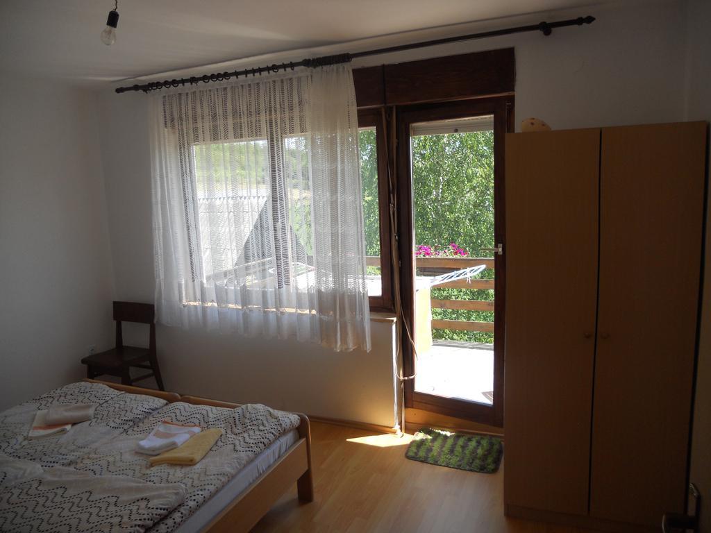 Apartman Dosen Licko Petrovo Selo Exterior photo