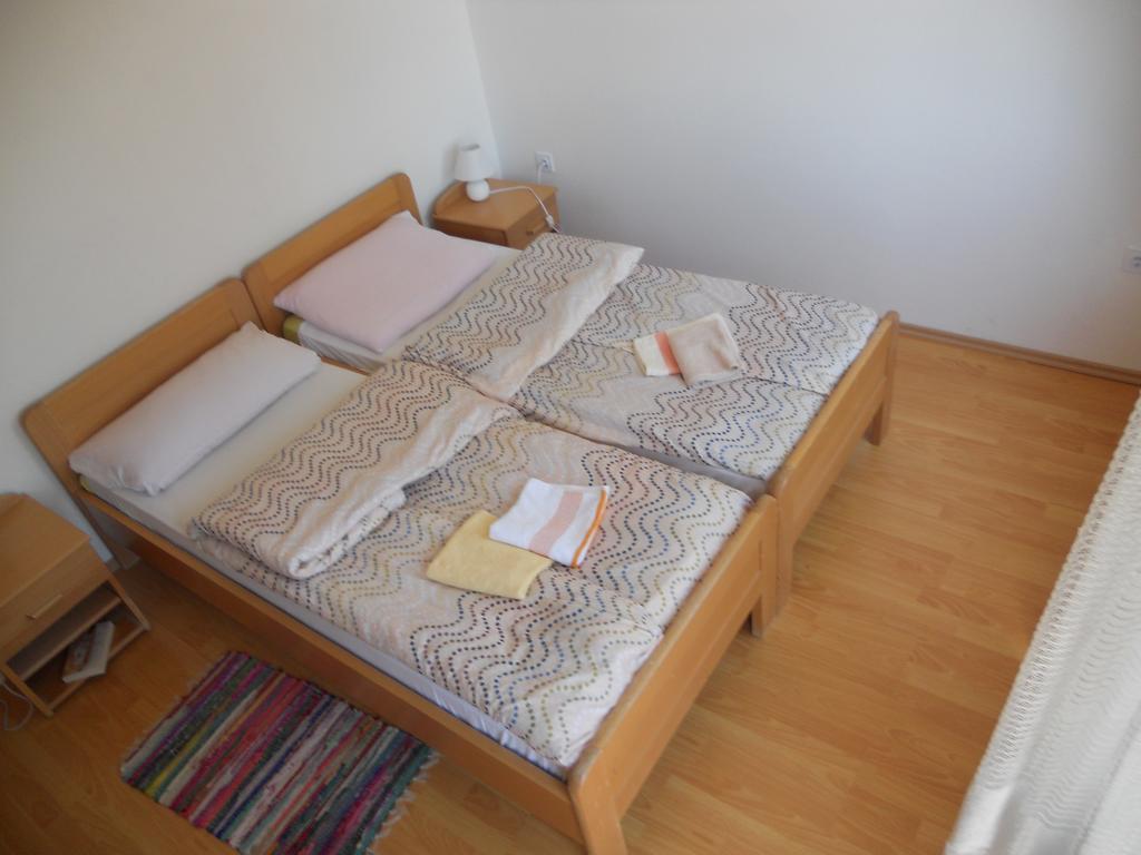 Apartman Dosen Licko Petrovo Selo Exterior photo