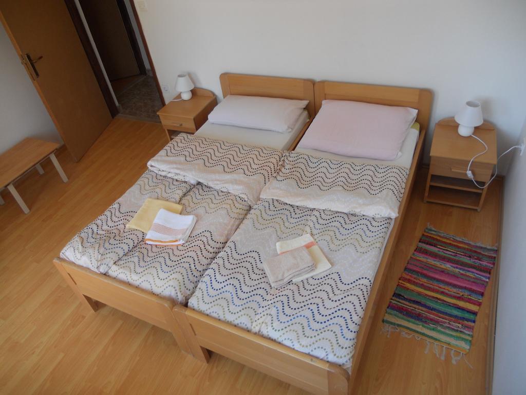 Apartman Dosen Licko Petrovo Selo Exterior photo