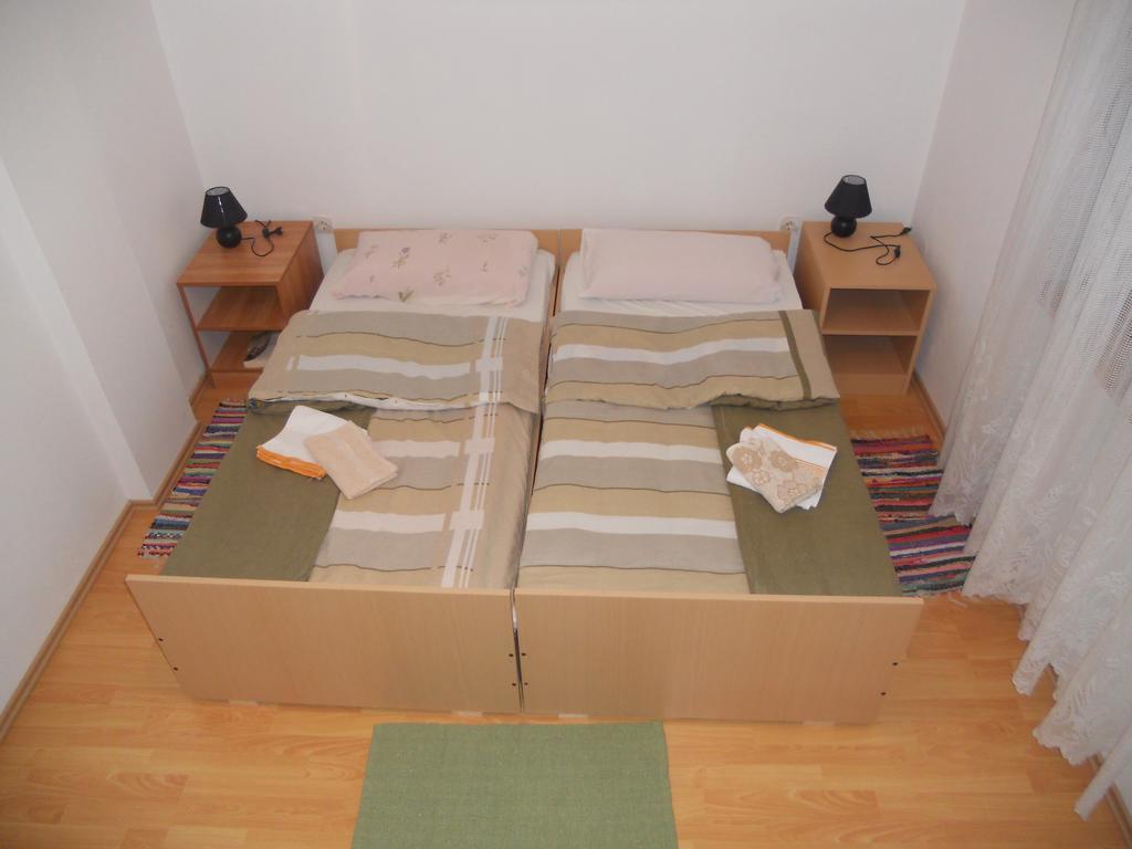 Apartman Dosen Licko Petrovo Selo Exterior photo