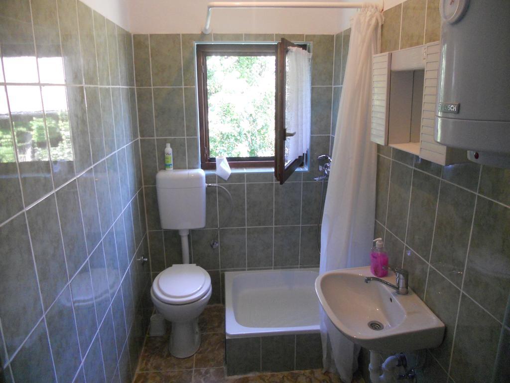 Apartman Dosen Licko Petrovo Selo Exterior photo
