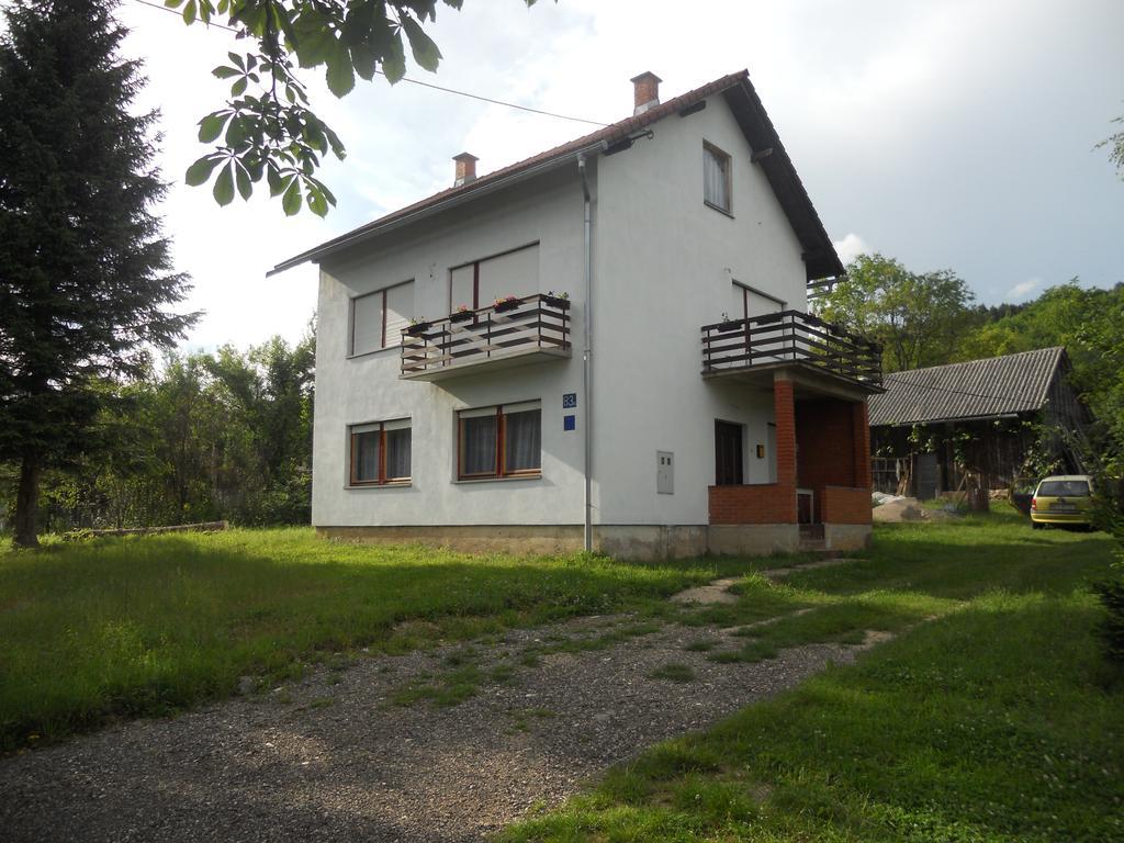Apartman Dosen Licko Petrovo Selo Exterior photo